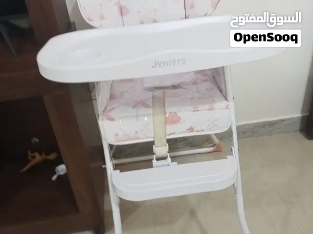وجبات ممتعة وآمنة لطفلك! كرسي وطاولة طعام جونيورز الفخمة بحالة ممتازة ونظافة فائقة.. السعر لقطة وب