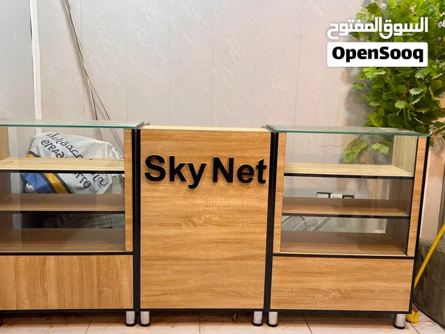 ميز مكتبي لكوزمتك او لمحل هواتف