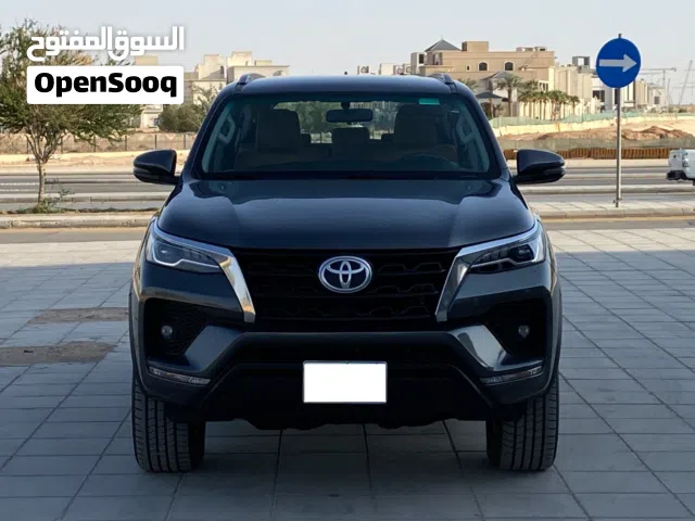 تويوتا فورشنر 2021 لون رمادي للبيع