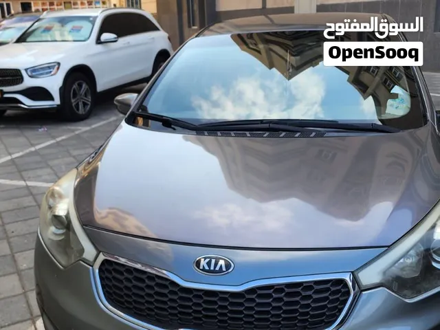 سيارة كيا سيراتو EX موديل 2016 رمادي بنزين بحالة ممتازة مع حساسات و نظام إنذار