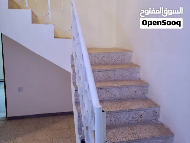 بيت للايجار بحي الزهراء بناء نظيف