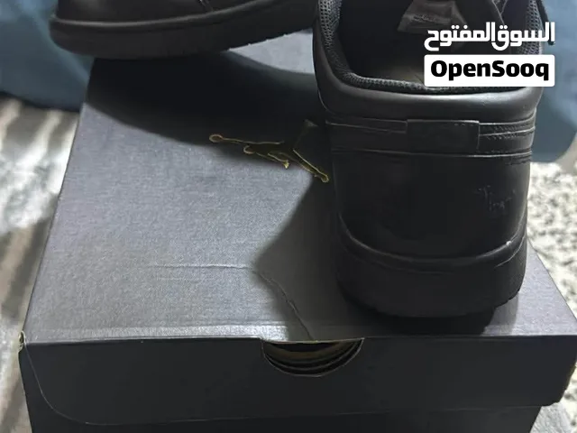 Jordan 1 low size 42 good as new with box  20kd
