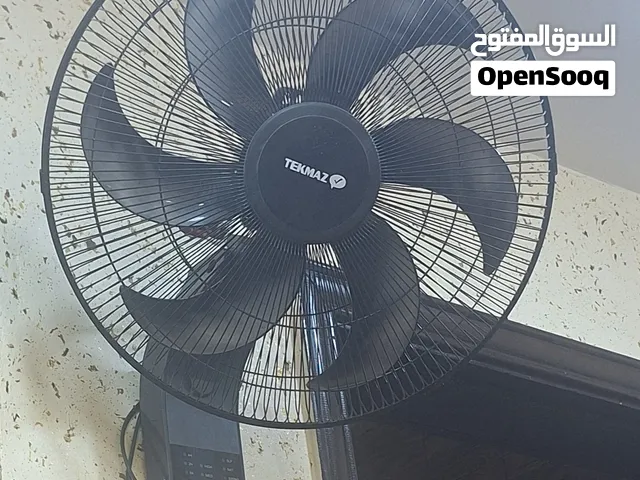4 مراوح حائط بحالة ممتازة
