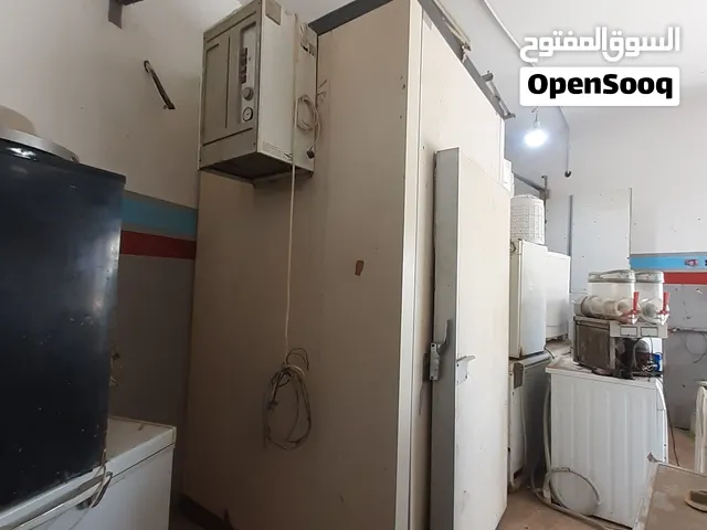سلام عليكم  عندي غرفت تبريد ايطاليه اصليه  1.80م ف 2م هادي تمشي ل جمعت اللحوم اكتر حاجه او بي ادن ال