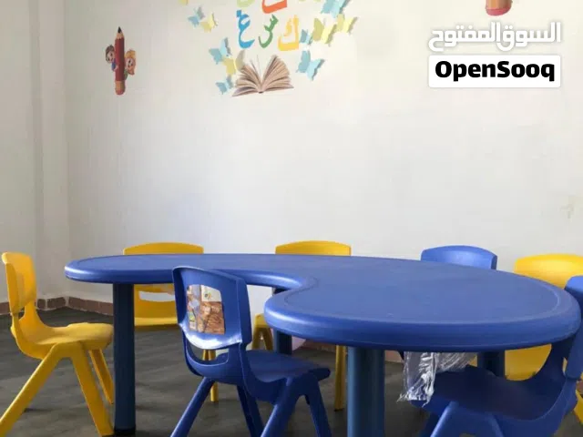 خدمة تجهيز مستلزمات روضه حضانة مدرسه  طاولة أطفال كدني عظم رجلين حديد 65 دينار ، كرسي عظم 4 دنانير