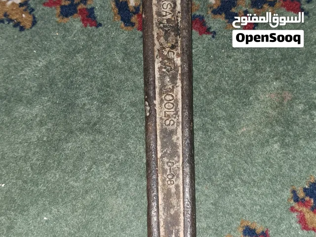 مفتاح شق 32 ، عمره 87 سنة ، صناعة يابانية ، بحالة ممتازة.