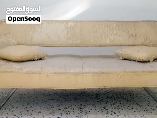 كنبة مستعملة للبيع كرسي و سرير + 2 مخاد مقاس 1.5 متر في 1.8 متر كاش أو حوالة