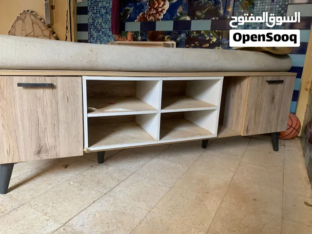 طاولة تلفزيون خشبيه اليفة