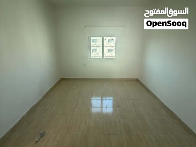 شقه للايجار (مطلوب موظف)- الحي الشرقي- ط.4 دون مصعد-شرق دوار محمد الدره قرب حديقه تونس