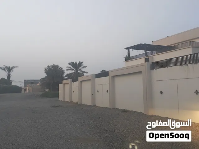 ارض في صحار منطقة فلج العوهي على الشارع العام بها حوش وبوابة 300متر للإستثمار A 300-square-meter plo