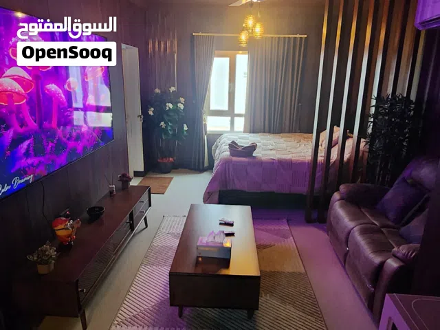 غرفة مفروشة ( أستوديو )للايجار بالقرب من مطار مسقط وسيتي سنتر الموالح يومي وشهري ( العرض الشهري متاح