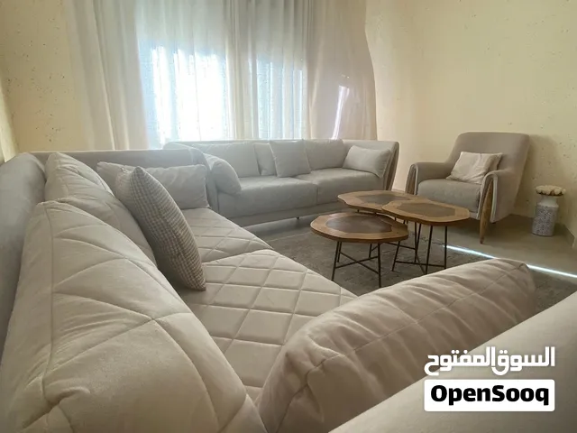 طقم كنب تركي مستورد، قماش easy clean لون اوفوايت، بحالة الجديد لا وجود لبقع الحالة ممتازة