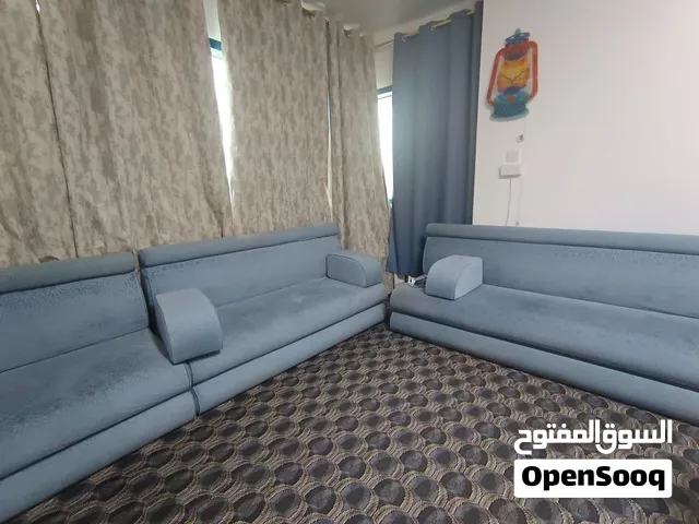 للبيع مجلس إسفنج ل 15 شخص بحالة ممتازة بسعر مغري