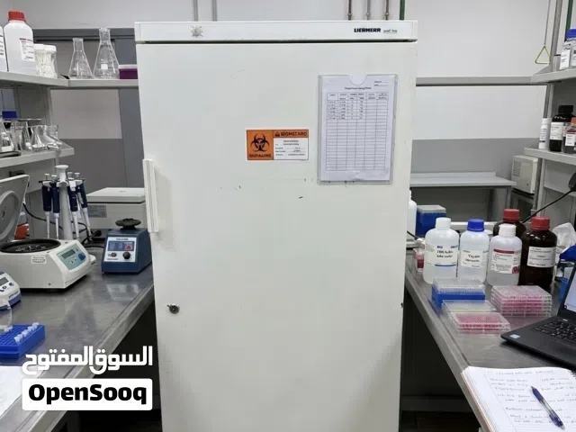 Réfrigérateur de laboratoire avec intérieur antidéflagrant