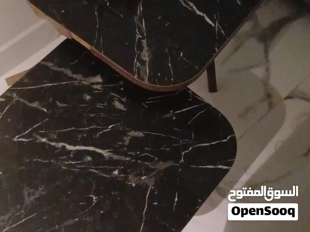 طاولتين للقهوة بحالة ممتازة