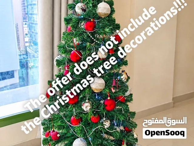 plastic Christmas tree in very good condition FINAL PRICE 4 UNTIL THE WEEKEND