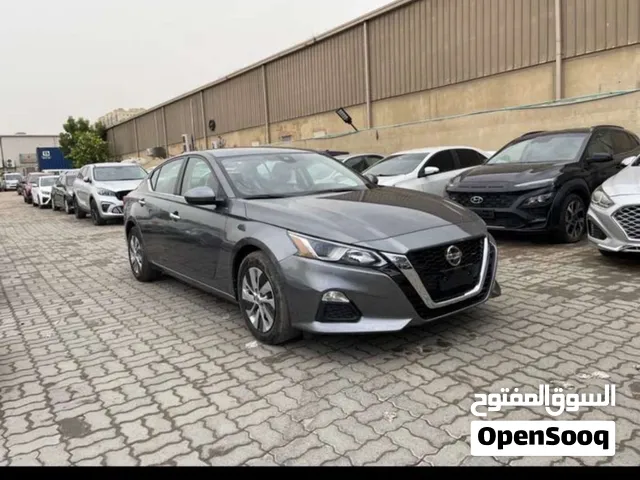 نيسان النيما 21