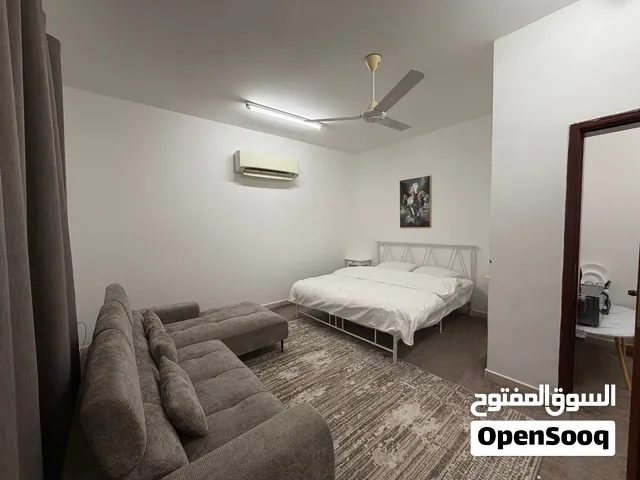 جناح غرفة وصالة بنظام فندقي - العامرات - المحج