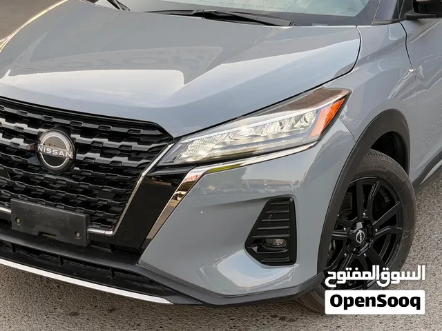 نيسان كيكس وارد كندا بدون حوادث استعمال قليل جدا مواصفات SR خمس كامرات ممشى 9000 km ,فقط 1.5cc للبيع