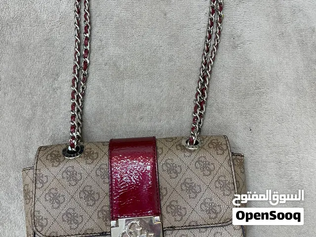 حقيبه من Guess للبيع