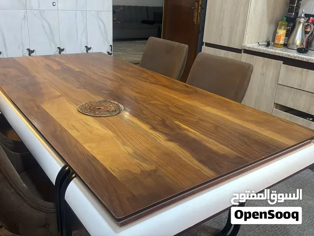 طاولة طعام