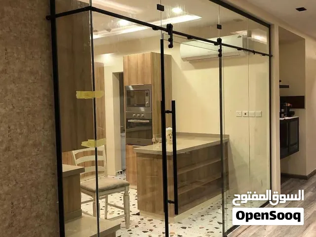 ايهاب حجير لسيكوريت 10مل وكافة أعمال الزجاج والمرايا صيانة كامله للسيكوريت وتفصيل جديد