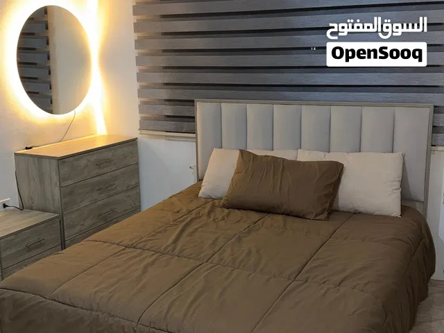 غرفة نوم للبيع استخدام بسيط Queen size bedroom for sale + Mattress