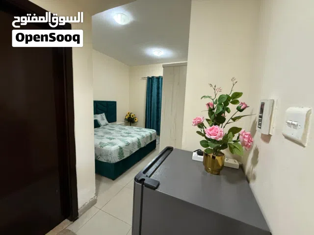 غرفة ماستر بفرش فندقي في شقة للبنات فقط بالتعاون - الشارقة