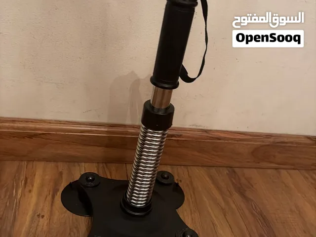تدريب مصارعه الأذرع استخدام بسيط جدا  و ما يلصق في الخشب بس الطابوق او اي طاوله