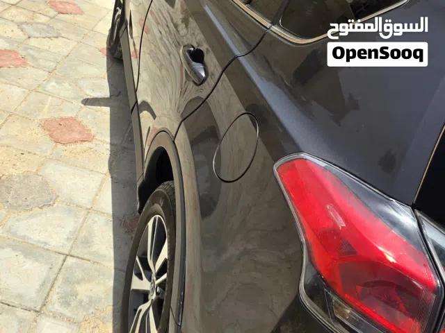 راف فور فوريل نظيف جدا بحادث بسيط وممشي قليل وجاهز الاستخدام