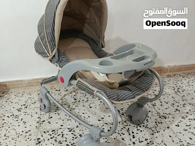 كرسي اطفال متحرك للبيع.