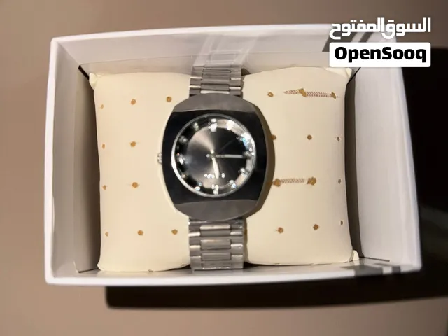 ساعة للبيع