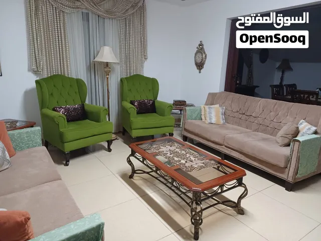 طقم كنب مع طاولاته