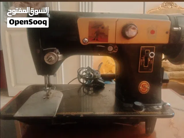 ماكينة خياطة