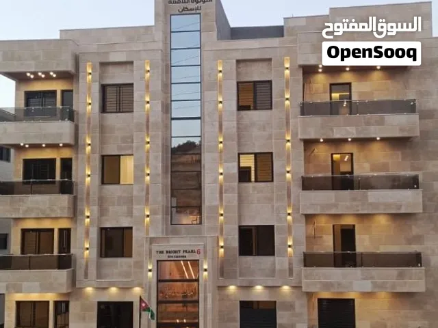 شقه طابق اخير مع رووف مساحه 205 متر يتبع تراس مساحه 70 مترفي البنيات قرب جامعه البترا وشارع المطار