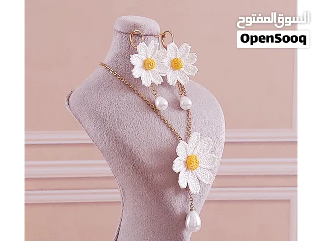 طقم عقد وأقراط بابونج من مهزين ميني، إكسسوار إيراني مصنوع يدوياً بالكروشيه المصغّر