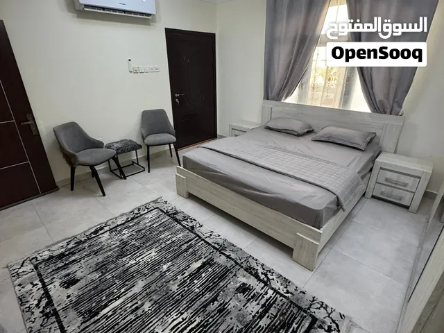 استوديو فاخر غرفه بحمام ومطبخ مفروش العذيبه خلف الميره شامل