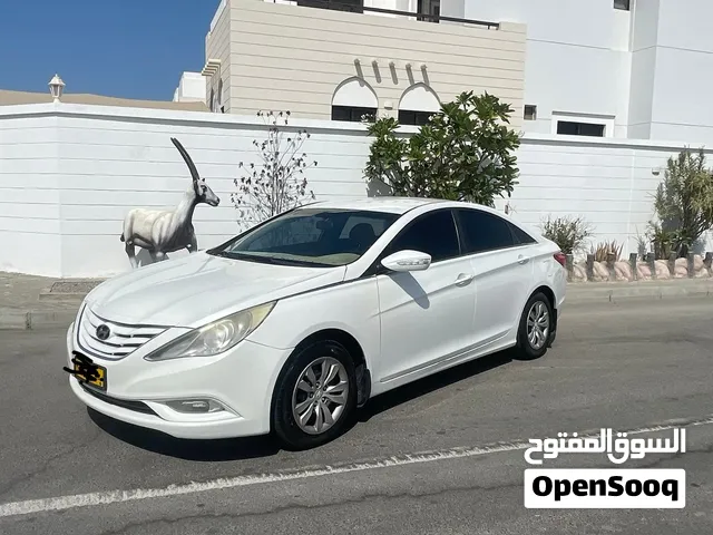 للبيع هوايندي سونتا خليجي وكالة عمان موديل 2012 ملكيه سنه سرفيس جديد