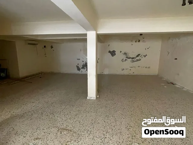 مخزن مساحه 180متر