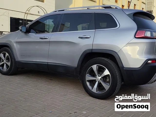 جيب شيروكي أكمل وصف متوفرة كاش وتقسيط