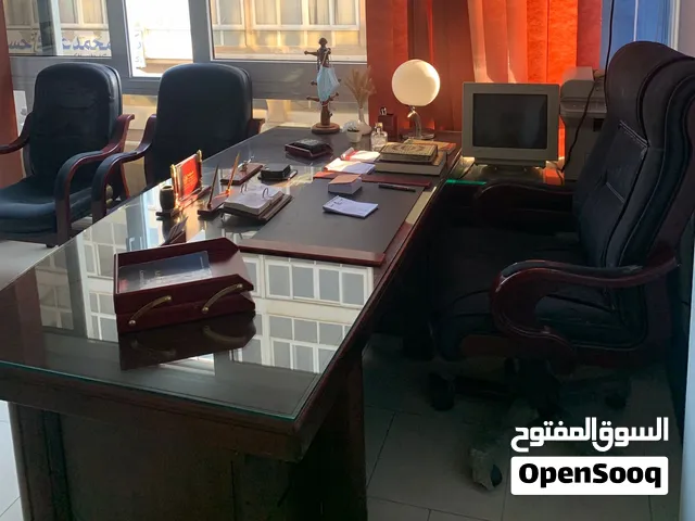 لراحةٍ بلا حدود وهيبةٍ تليق بمكانتك.. طقم المكتب الملكي المتكامل بمقاسات استثنائية
