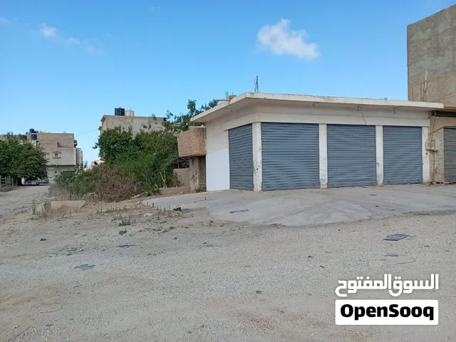 مبنى استماري في حي السلام مقابل صالة سلطان على الرئيسي مساحة الأرض 100متر والمبنى متكون من صاله 10