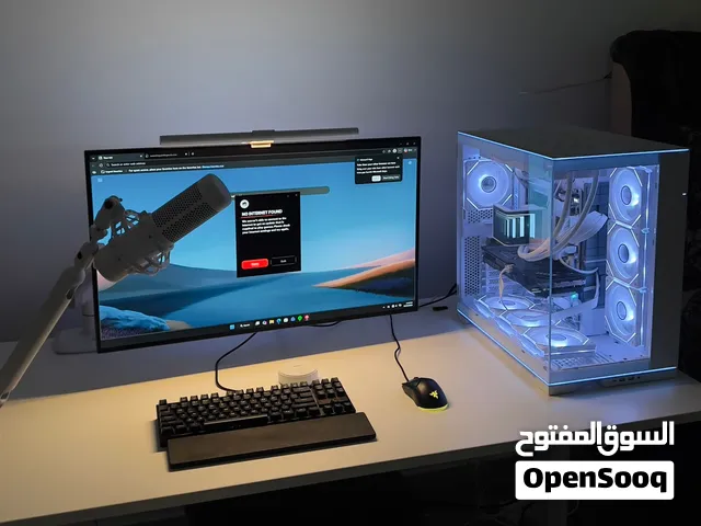 بي سي كامل مع شاشة و طاولة و كرسي و كيبورد و ماوس ومكرفون استخدام 9 شهور