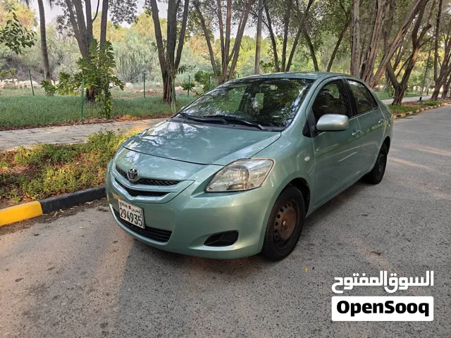 Toyota Yaris 2008 japanese insurance and passing till oct 2027. Touch screen. Excellent condition