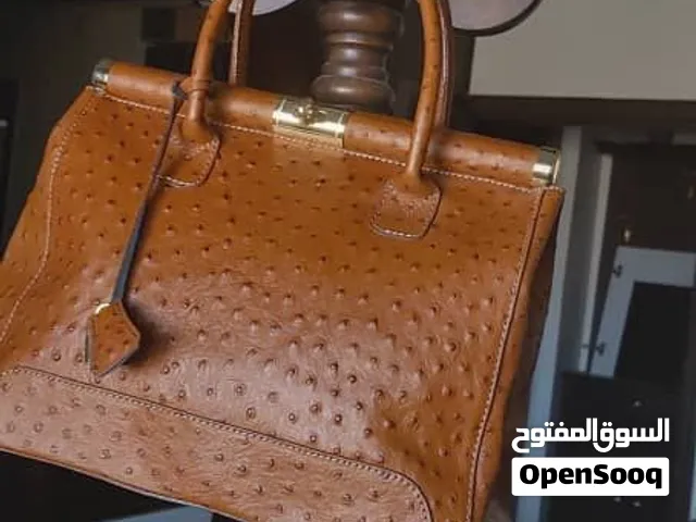 حقيبة بتفاصيل مميزة و أنيقة