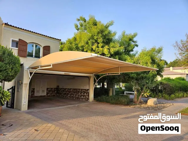 مظلة موقف سيارات ناتئة