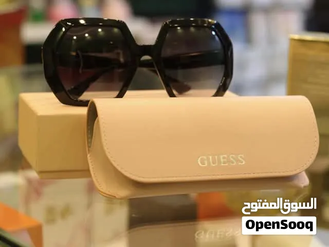 نظارة شمسية نسائية من ماركة جيس (Guess)