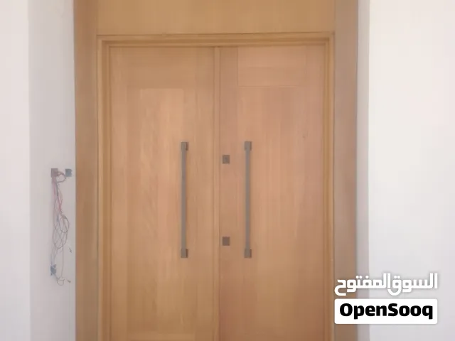 نجار وفني تركيب ابواب وديكورات خشبية