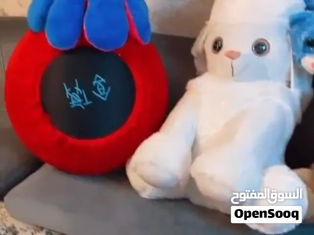 دمى للبيع.