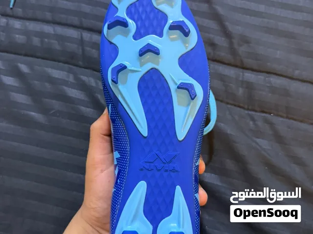 جوتي كوره من برع سلطنه لون ازرق و بحري جديد و نظيف قابل